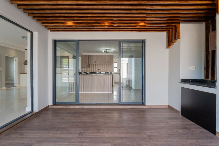 To Let 4 Bedroom Property for Rent in Langebaan Country Estate Western Cape